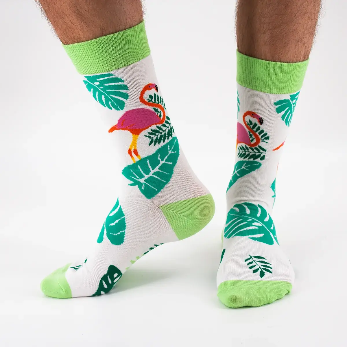 Chaussettes hautes en coton à motif Flamant Rose pour homme et femme | Chaussettes douces et respirantes | Un cadeau parfait pour les hommes et les femmes de tous âges | Disponibles à un prix abordable.