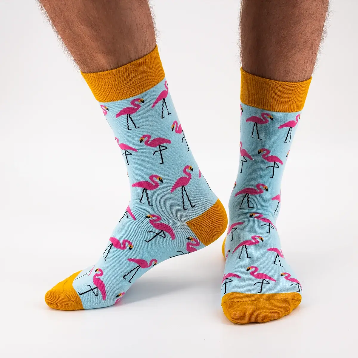 Chaussettes hautes en coton à motif Flamant Rose pour homme et femme | Chaussettes douces et respirantes | Un cadeau parfait pour les hommes et les femmes de tous âges | Disponibles à un prix abordable.