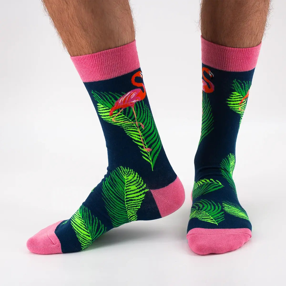 Chaussettes hautes en coton à motif Flamant Rose pour homme et femme | Chaussettes douces et respirantes | Un cadeau parfait pour les hommes et les femmes de tous âges | Disponibles à un prix abordable.