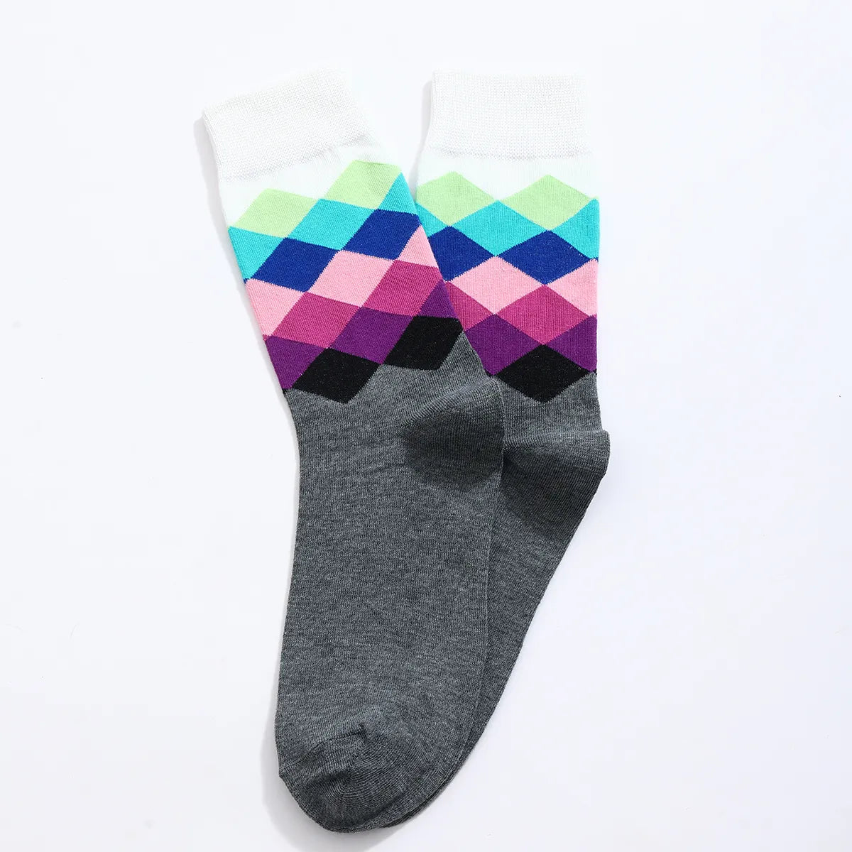 Chaussettes hautes pour homme. Motif losange. Version grise et version bleu. Dégradé de couleurs sur les motifs losange. 