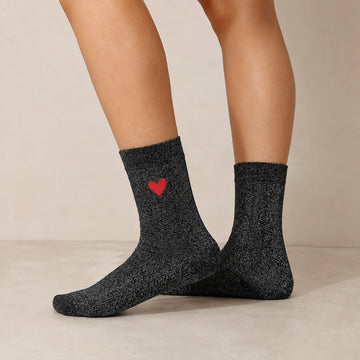 Chaussettes hautes noir fil lurex argenté, coeur brodé rouge 