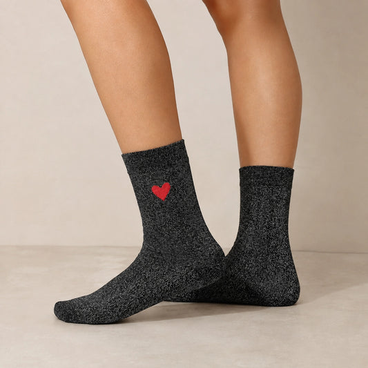 Chaussettes hautes noir fil lurex argenté, coeur brodé rouge 