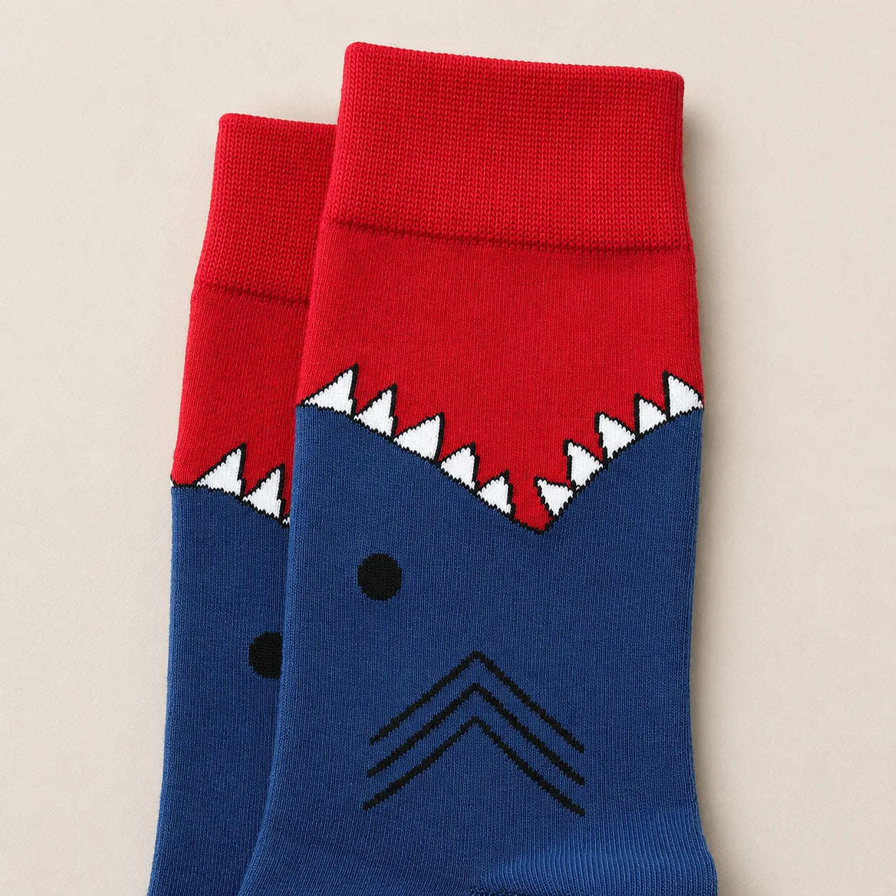 Chaussettes hautes pour homme. Motif mâchoire de crocodile ou de requin. 