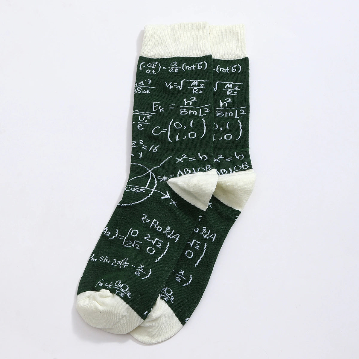Chaussettes hautes pour homme. Motif calculs mathématiques. Fond vert foncé. Motif, pointe, talon et haut de tige blancs. 