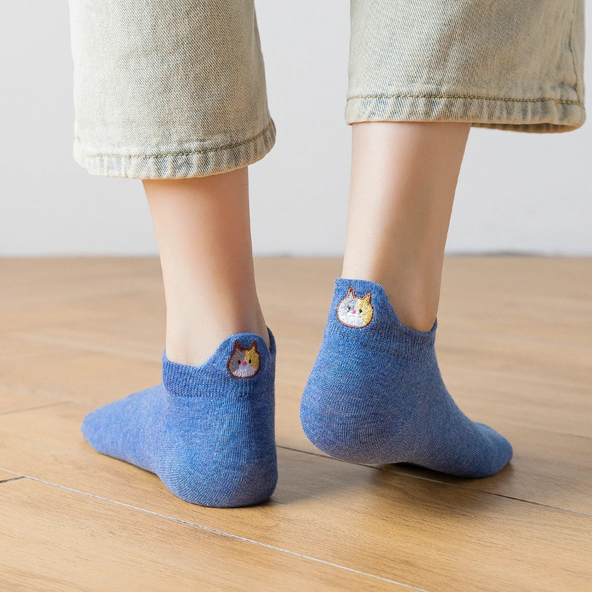 Chaussettes bleues en coton à languette chat pour femme | Chaussettes confortables et élégantes | Idéales pour le quotidien ou les occasions spéciales | Disponibles en plusieurs couleurs et tailles