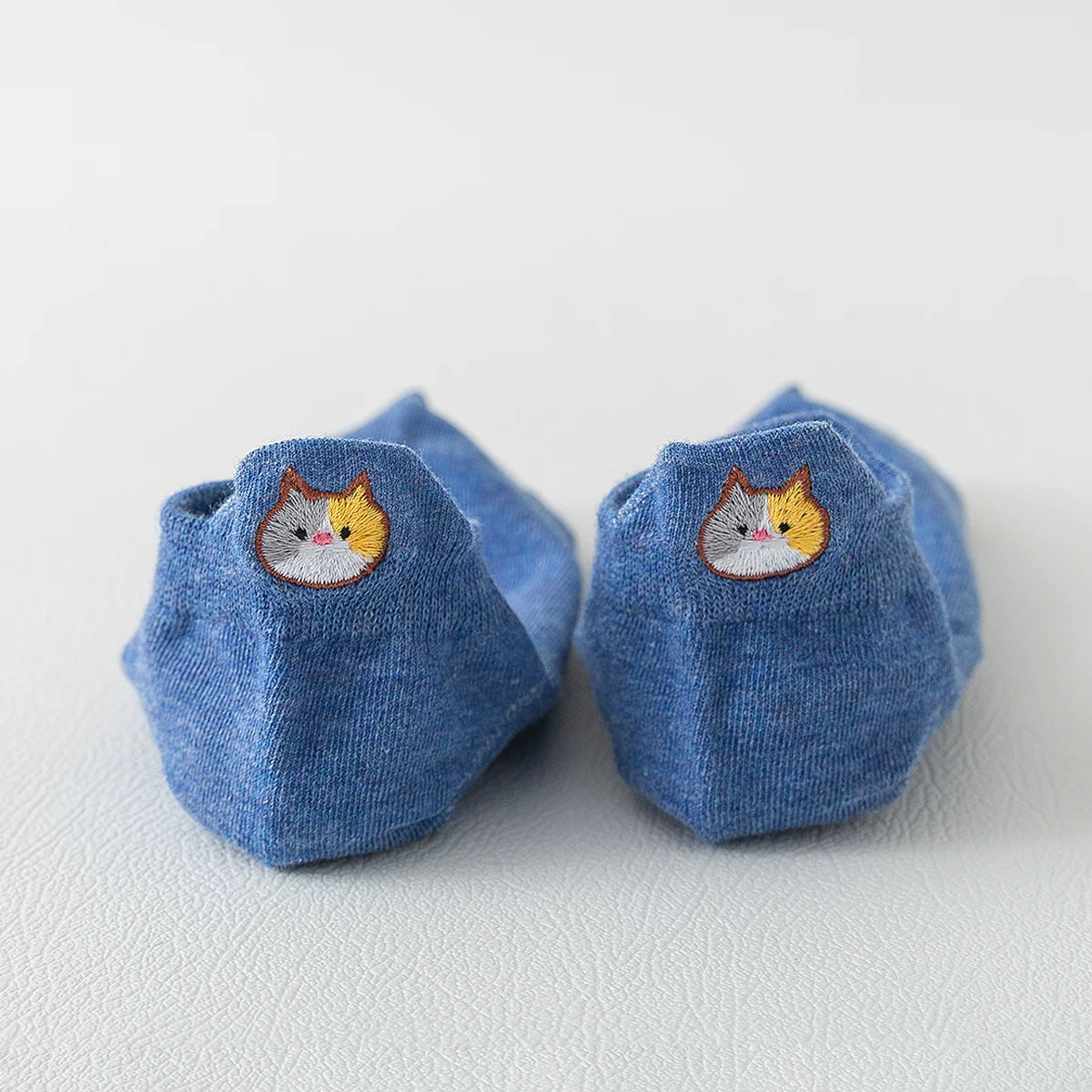 Chaussettes bleues en coton à languette chat pour femme | Chaussettes confortables et élégantes | Idéales pour le quotidien ou les occasions spéciales | Disponibles en plusieurs couleurs et tailles
