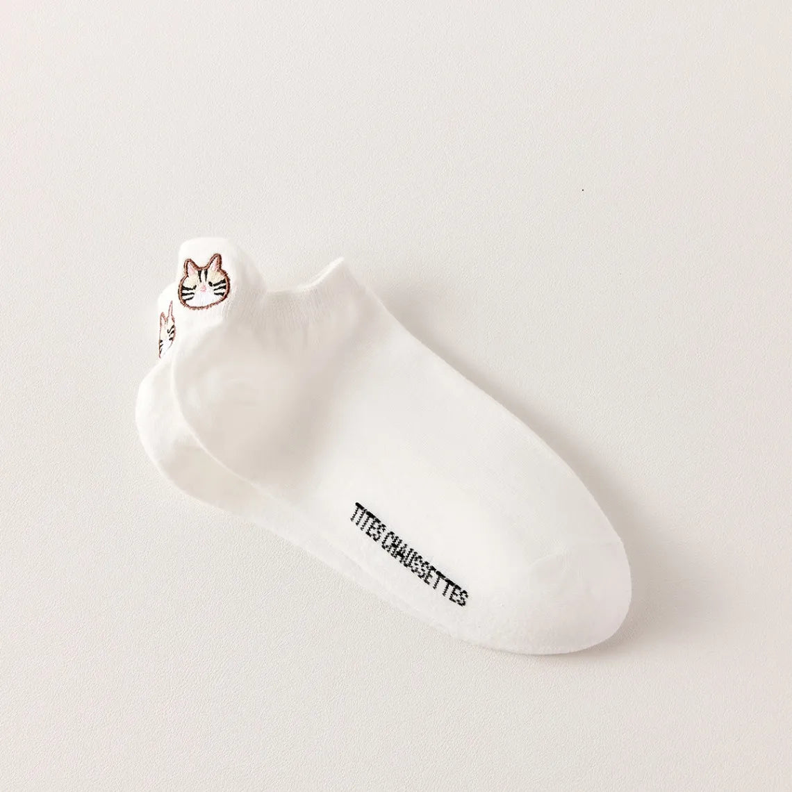 Chaussettes blanches en coton à languette chat pour femme | Chaussettes confortables et élégantes | Idéales pour le quotidien ou les occasions spéciales | Disponibles en plusieurs couleurs et tailles