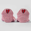 zoom sur les languettes de chaussettes roses coeurs brisés