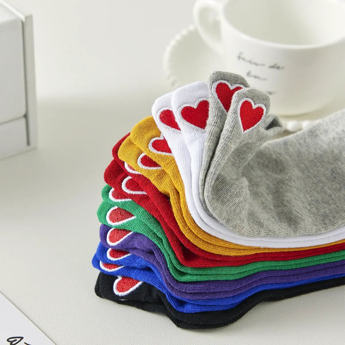 Chaussettes en coton à languette cœur rouge pour femme | Chaussettes douces et respirantes | Fabriquées à partir de matériaux de haute qualité | Un cadeau parfait pour les femmes de tous âges