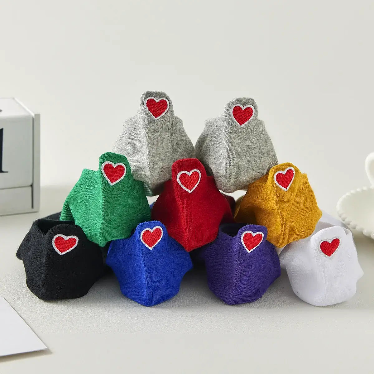 Chaussettes en coton à languette cœur rouge pour femme | Chaussettes douces et respirantes | Fabriquées à partir de matériaux de haute qualité | Un cadeau parfait pour les femmes de tous âges