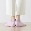 Chaussettes languette roses, motif aubergine brodé sur la languette 