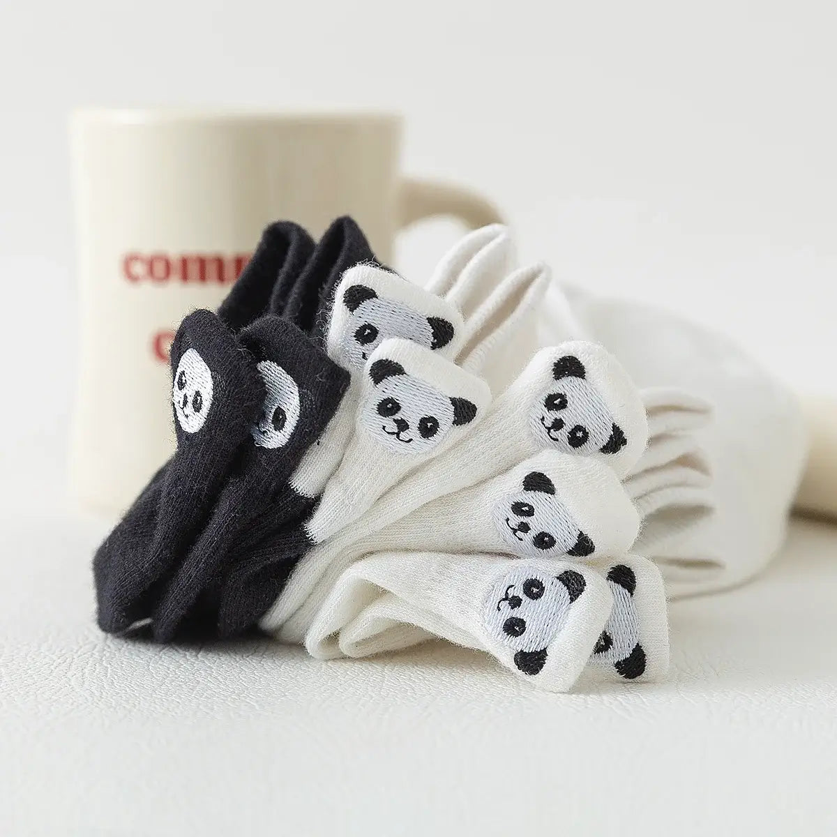 Chaussettes languette, motif panda, coloris blanc et noir