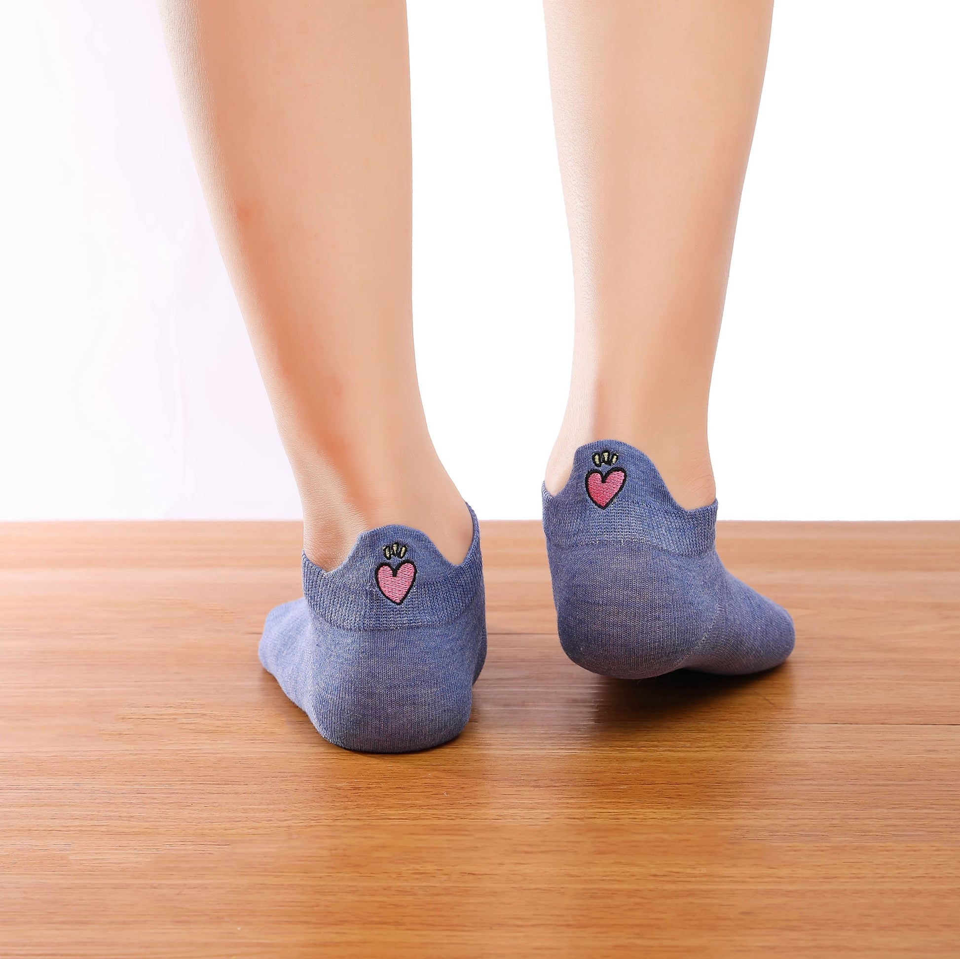 Chaussettes basses femme à languette avec broderie fleur, cœur, tulipe ou soleil. Maintien parfait. Taille 35-41. Douces, gaies et confortables.