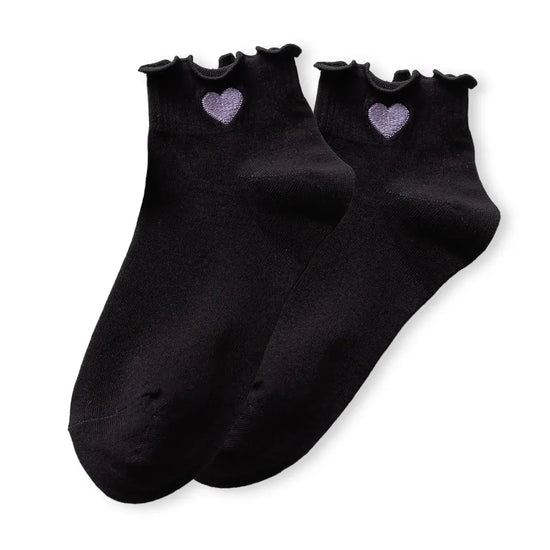 Chaussette courte unie avec cœur brodé et finition dentelle