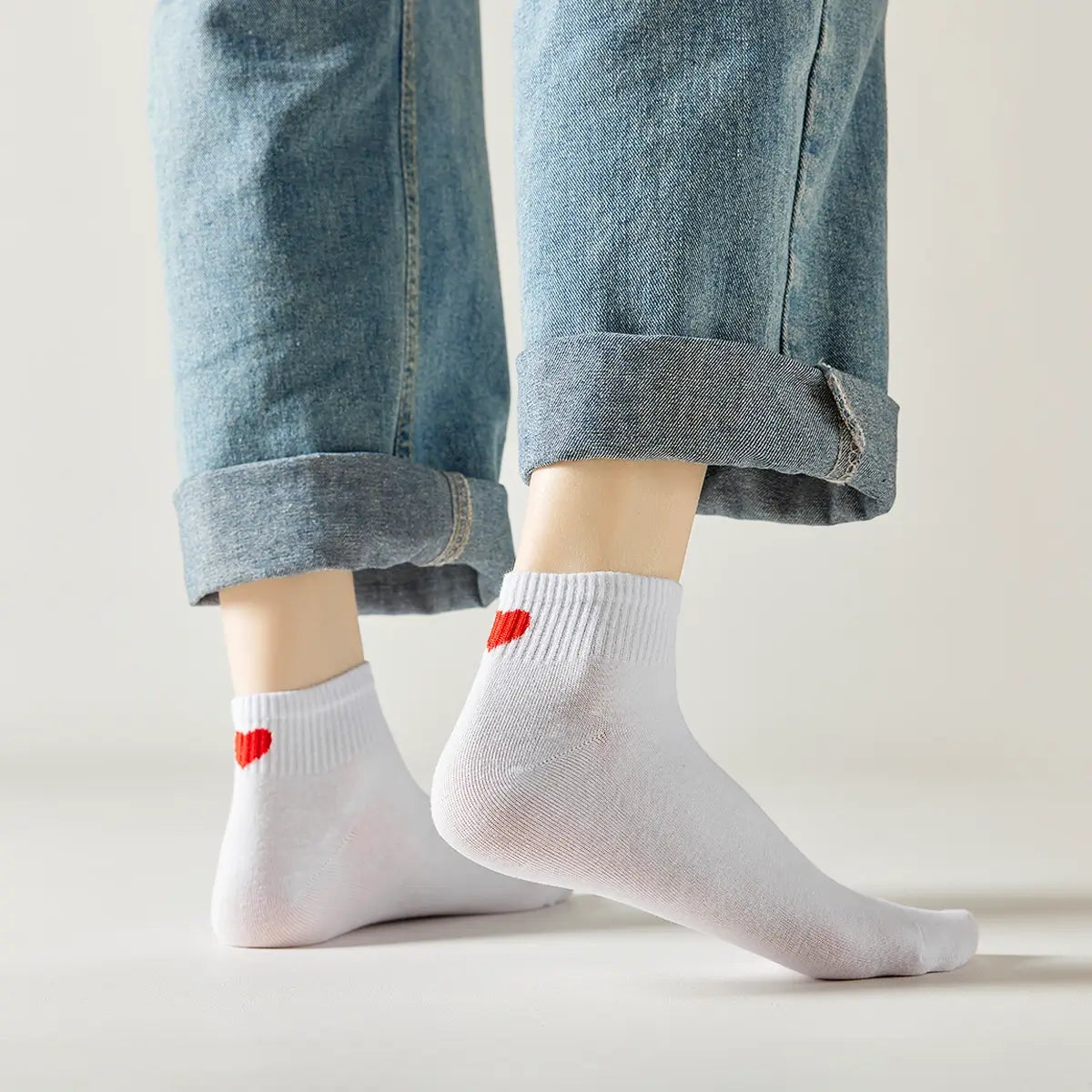 Chaussette mi-haute avec cœur rouge au talon