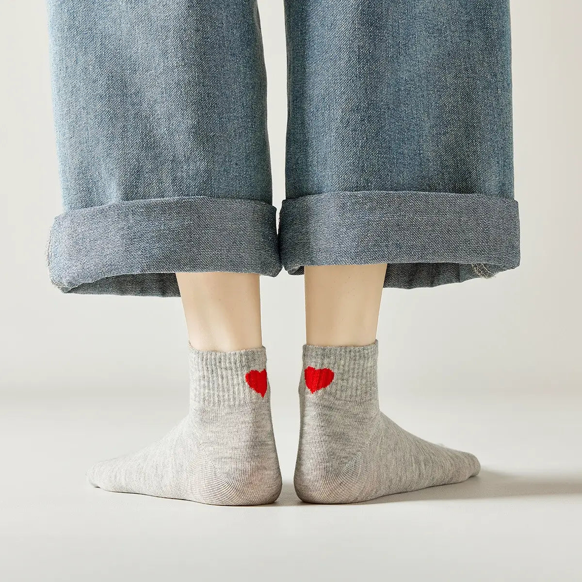 Chaussette mi-haute avec cœur rouge au talon