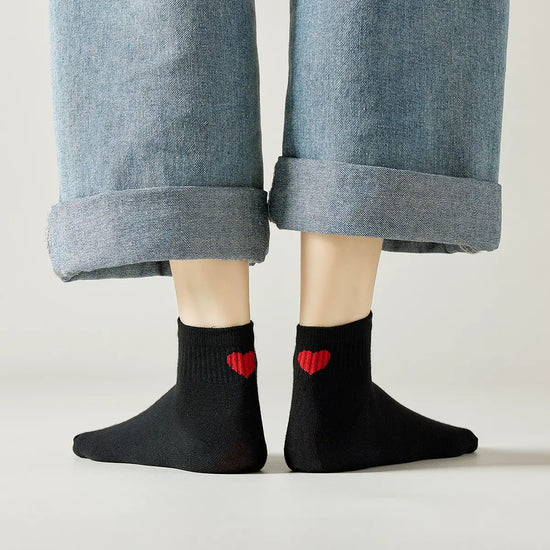 Chaussette mi-haute avec cœur rouge au talon