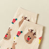 Chaussettes hautes, motifs de Noël : bonhomme de neige, père noël, renne ou biscuit de noël. Coloris festifs : rouge, vert, beige, noir. Douces et Chaudes. Vendues dans leur coffret de Noël. 