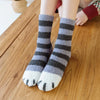 Chaussettes rayure hiver molletonnées longues en coton à motif patte de chats pour femmes | Chaussettes douces et confortables | Fabriquées à partir de matériaux de haute qualité | Un cadeau parfait pour les femmes de tous âges | Disponibles en différentes tailles et couleurs