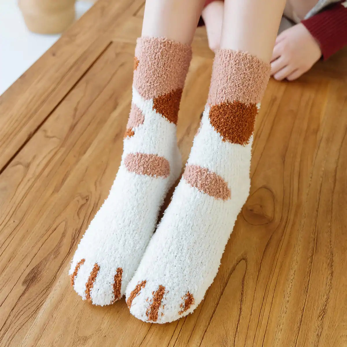 Chaussettes hiver molletonnées longues en coton à motif patte de chats pour femmes | Chaussettes douces et confortables | Fabriquées à partir de matériaux de haute qualité | Un cadeau parfait pour les femmes de tous âges | Disponibles en différentes tailles et couleurs
