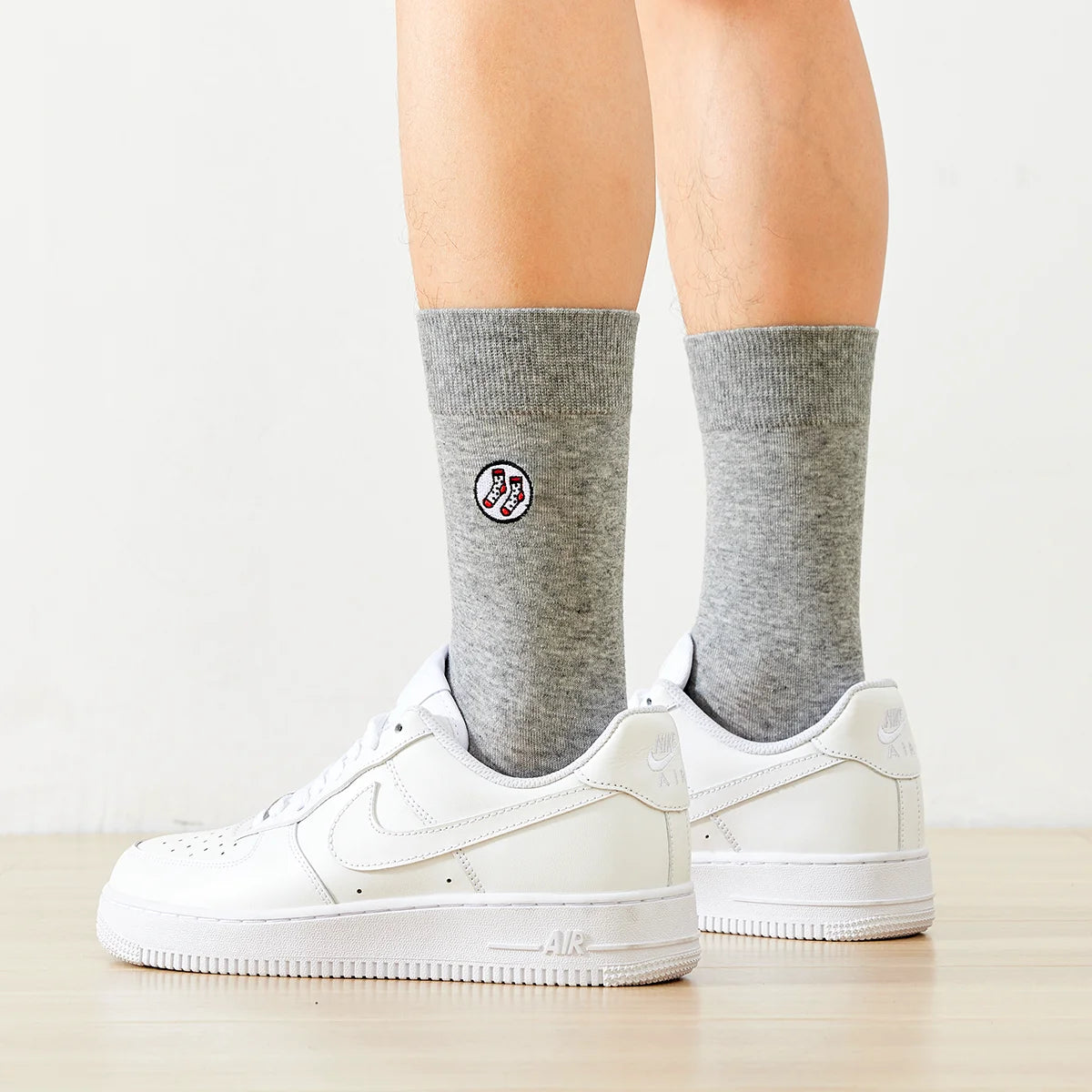 Chaussettes longues mixtes en coton doux, disponibles en 5 coloris et 2 tailles. Confort durable, style sobre. Existe aussi en coffret TitesChaussettes.