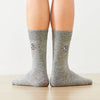Chaussettes longues mixtes en coton doux, disponibles en 5 coloris et 2 tailles. Confort durable, style sobre. Existe aussi en coffret TitesChaussettes.