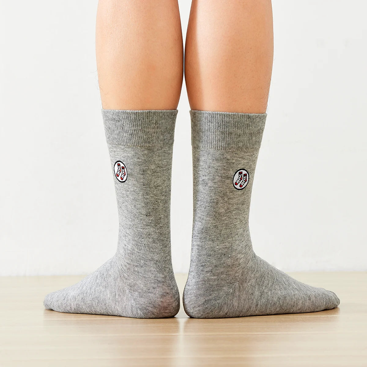 Chaussettes longues mixtes en coton doux, disponibles en 5 coloris et 2 tailles. Confort durable, style sobre. Existe aussi en coffret TitesChaussettes.