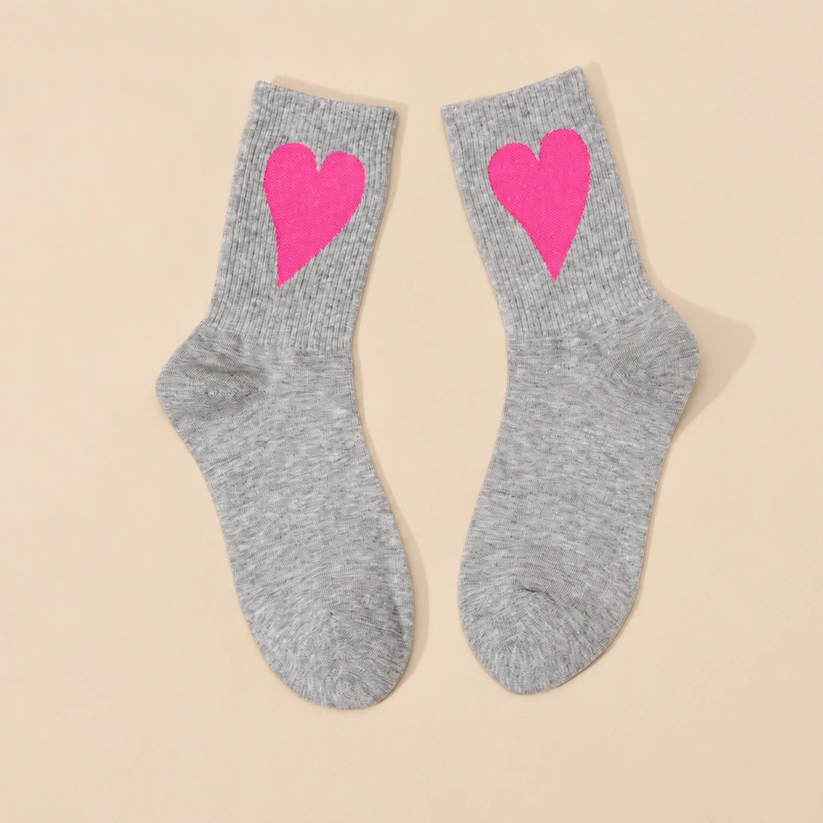 Chaussettes cœur oversize femme à l’unité en vert, gris ou marron. Douces et stretch, taille unique 35-41, pour un look original, confortable et très chic.