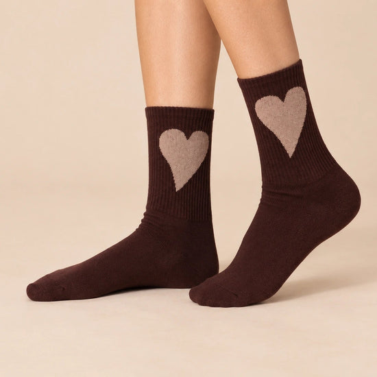 Chaussettes cœur oversize femme à l’unité en vert, gris ou marron. Douces et stretch, taille unique 35-41, pour un look original, confortable et très chic.