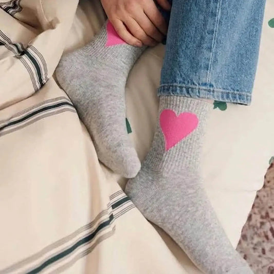 Chaussettes cœur oversize femme à l’unité en vert, gris ou marron. Douces et stretch, taille unique 35-41, pour un look original, confortable et très chic.