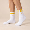 Chaussettes blanches femme à rayures et cœur, vendues à l’unité en noir ou vert. Douces et stretch, taille 35-41, pour un look sportif et tendance.