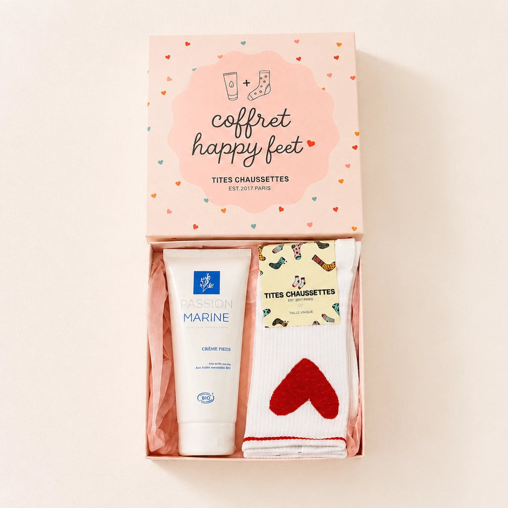 Coffret crème pour les pieds + chaussettes coeur rouge oversize.
Livré dans une jolie box "Happy Feet".
Prêt à offrir. 