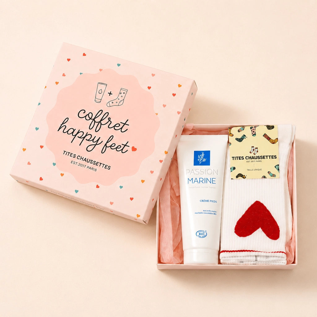 Coffret crème pour les pieds + chaussettes coeur rouge oversize.
Livré dans une jolie box "Happy Feet".
Prêt à offrir. 