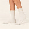 Chaussettes hautes chinées à double feston vendues à l’unité en bleu, gris ou beige. Matière douce et stretch, taille 35-41, pour un style féminin.