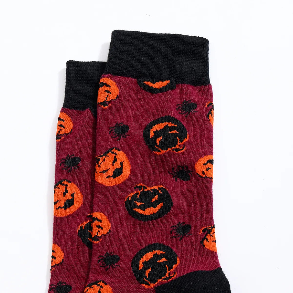 Chaussettes hautes homme Halloween taille 38-45. Confortables et extensibles, avec motifs citrouilles et araignées. Style festif garanti.