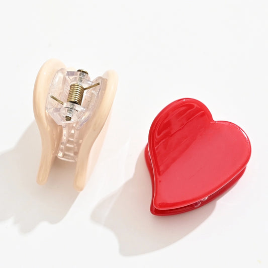 Lot de 2 petites pinces à cheveux en forme de coeur I Coloris rouge et beige I Matière acrylique 