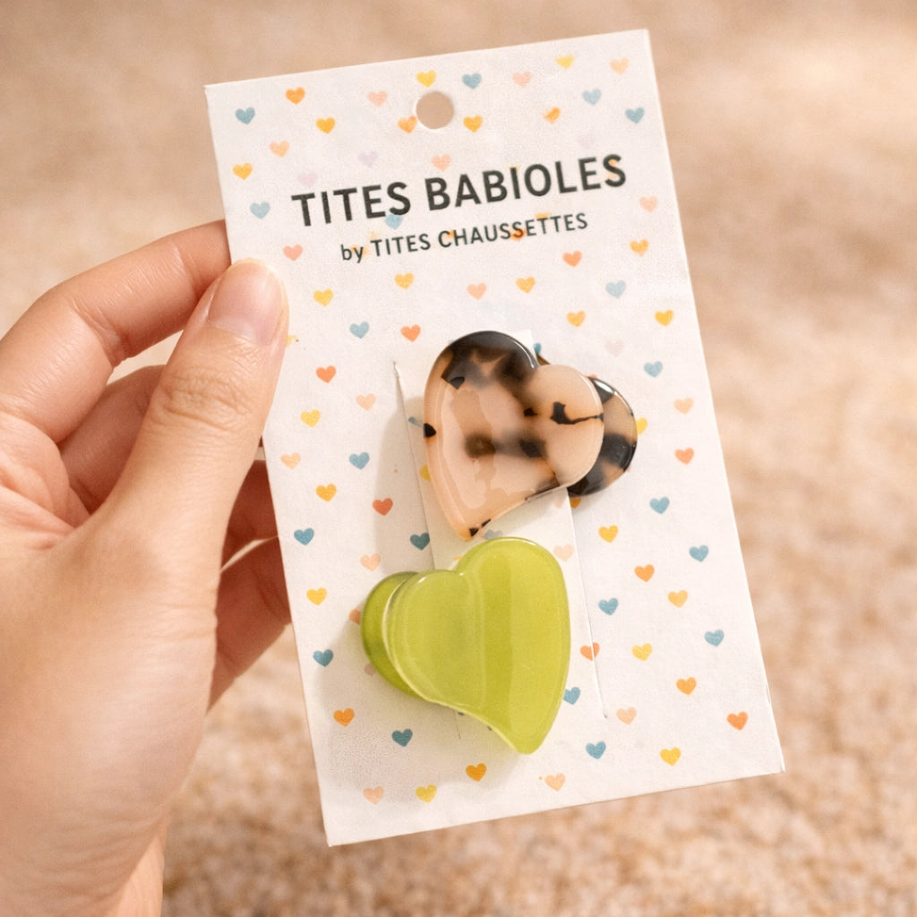 Lot de 2 petites pinces à cheveux en forme de coeur I Coloris vert pomme et marron écaille I Matière acrylique 