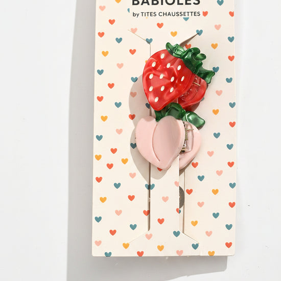 Lot de 2 pinces motifs fruits, taille environ 3 cm. Accessoires cheveux légers et pratiques, idéals pour maintenir une mèche au quotidien.