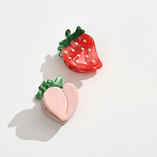 Lot de 2 pinces motifs fruits, taille environ 3 cm. Accessoires cheveux légers et pratiques, idéals pour maintenir une mèche au quotidien.