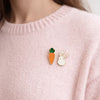 Lot de 2 pin's lapin blanc et carotte orange