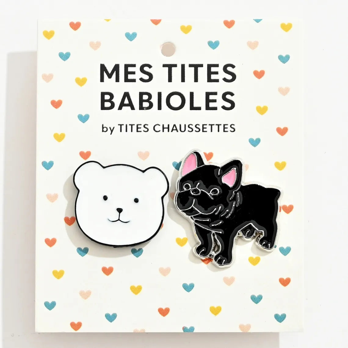 Lot de 2 pin's bulldog noir et tête d'ours blanc.