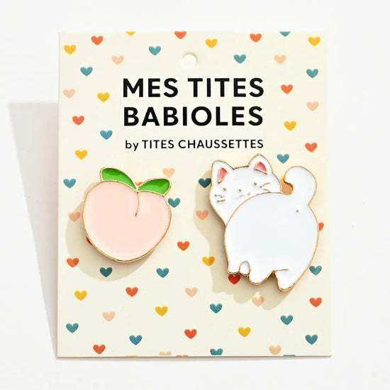 Lot de 2 pin's chat blanc et pêche. 