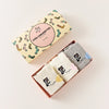 Lot de 3 chaussettes mi-hautes. Motif chat noir tenant un ballon en forme de coeur. Coloris blanc, beige et gris. Coeur contrasté.