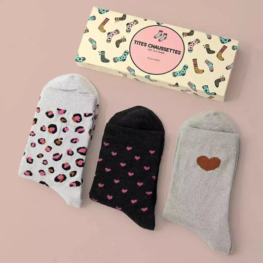 Lot de 3 chaussettes montantes femme, fond beige lurex ou gris chiné, motif coeur et léopard. 