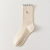 Lot de 5 chaussettes femme montantes avec coeur brodé sur le côté. Haut de tige volanté. Coeur et volant contrastés. 