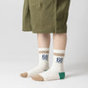 Lot de 5 chaussettes pour enfant (garçon).  Coloris beige / marron clair / marron foncé. Graphisme inspirés de l’univers citadin : inscription taxi, rayures, pois, numéro. 