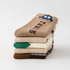 Lot de 5 chaussettes pour enfant (garçon).  Coloris beige / marron clair / marron foncé. Graphisme inspirés de l’univers citadin : inscription taxi, rayures, pois, numéro. 