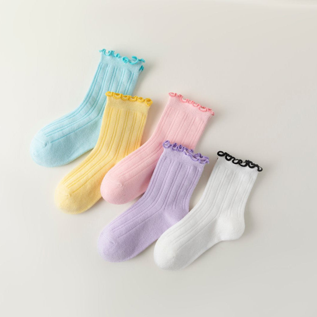 Lot de 5 chaussettes hautes filles colorées (12 mois à 12 ans) avec bords volantés. Douces, confortables et originales pour un look fun au quotidien.