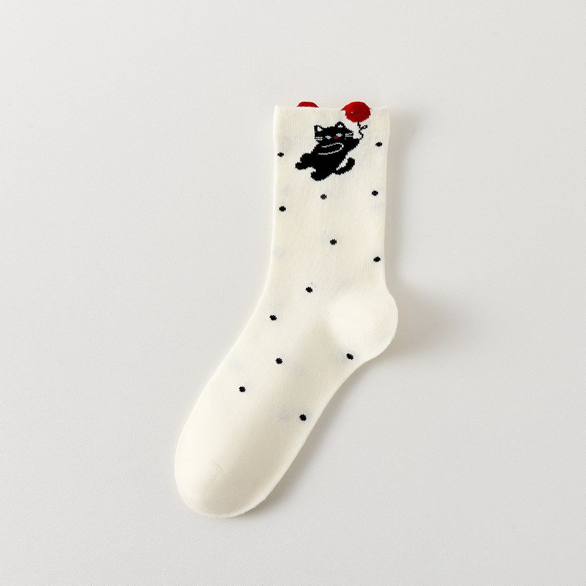 Lot de 3 chaussettes hautes à motif chat. Confortables, douces et originales, elles apportent une touche ludique à vos tenues. Taille unique 35-41.