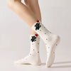 Lot de 3 chaussettes hautes à motif chat. Confortables, douces et originales, elles apportent une touche ludique à vos tenues. Taille unique 35-41.